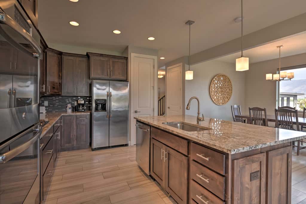 Modern Huntsville Resort Retreat w/ Deck & Hot Tub
