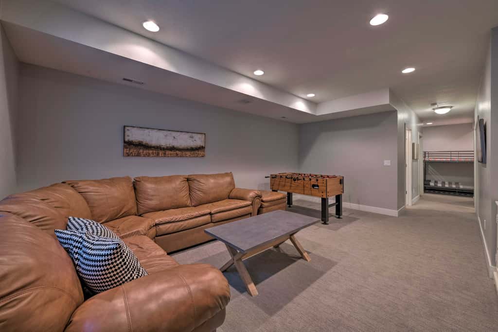 Modern Huntsville Resort Retreat w/ Deck & Hot Tub