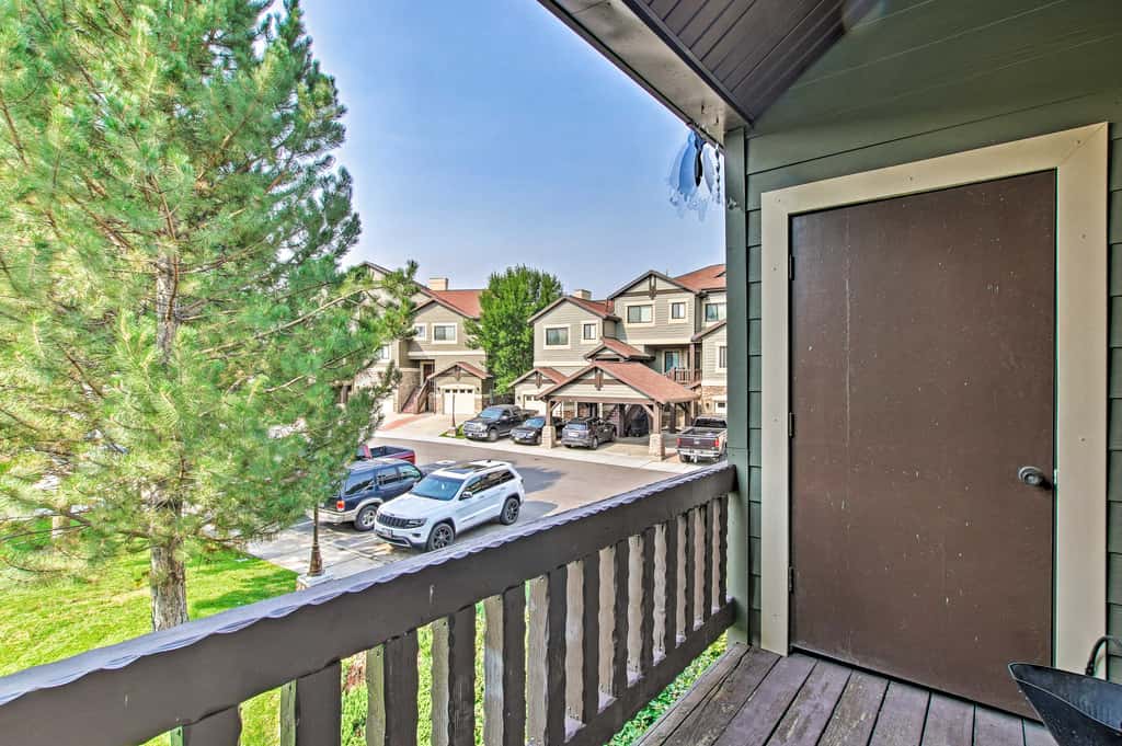 Contemporary Family Condo by Pineview Reservoir!
