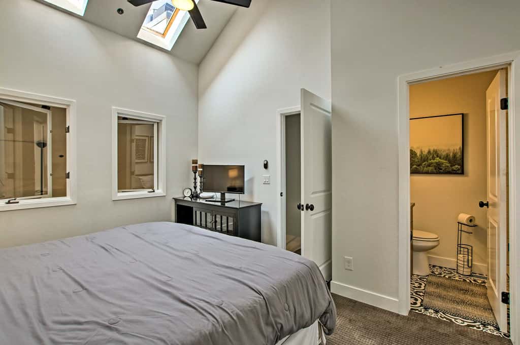 Contemporary Family Condo by Pineview Reservoir!