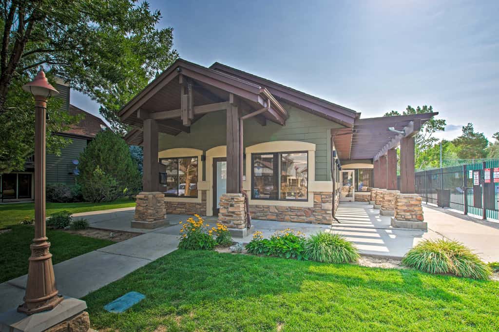 Contemporary Family Condo by Pineview Reservoir!
