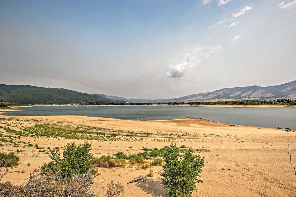 Contemporary Family Condo by Pineview Reservoir!