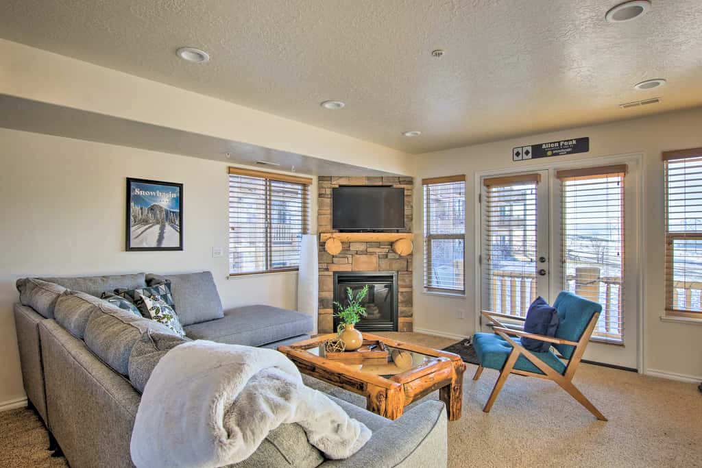 2-Condo Property w/ Mtn Views by Golf & Ski Resort