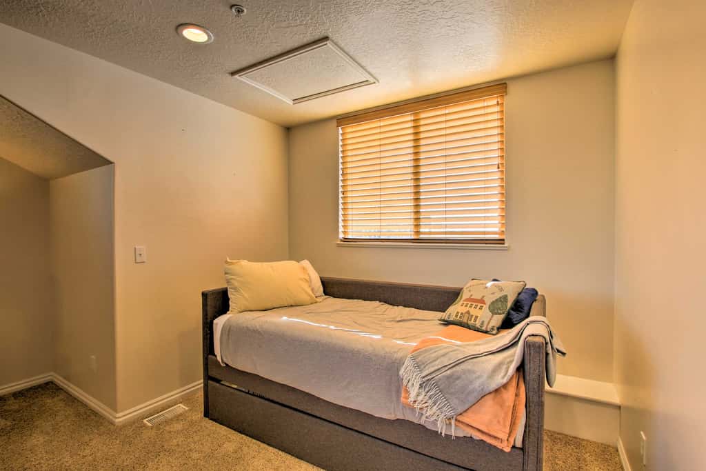 2-Condo Property w/ Mtn Views by Golf & Ski Resort