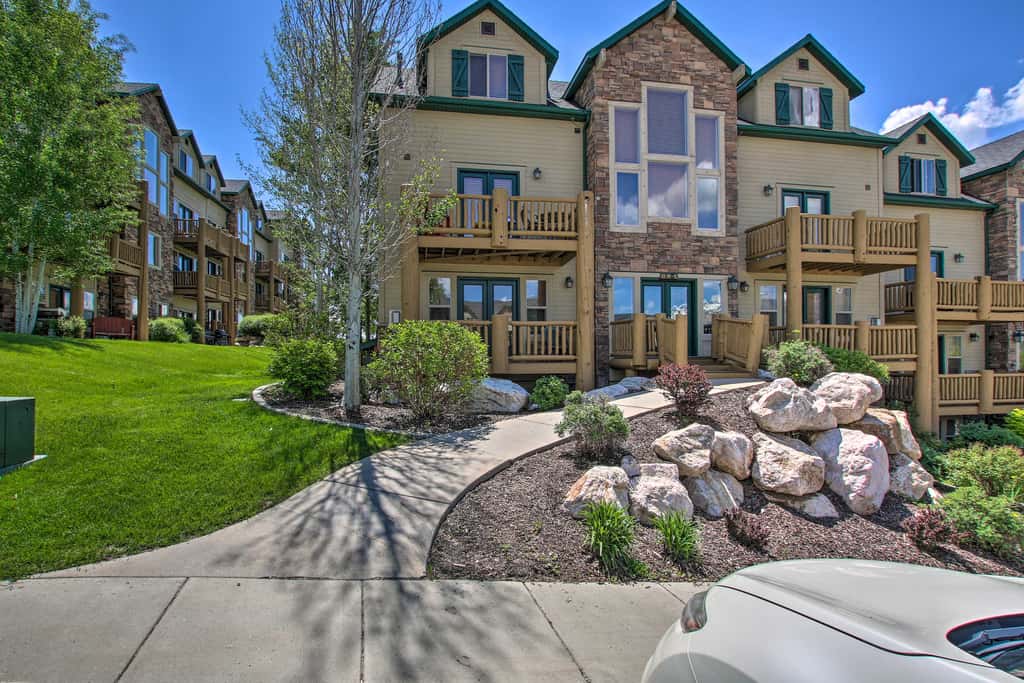 2-Condo Property w/ Mtn Views by Golf & Ski Resort