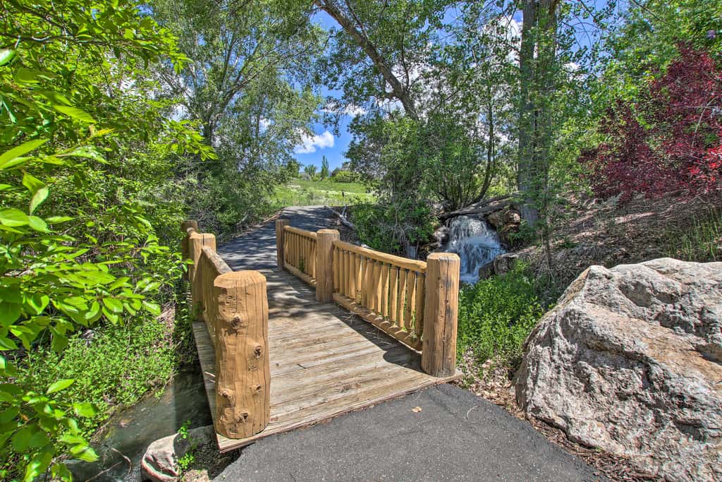 2-Condo Property w/ Mtn Views by Golf & Ski Resort