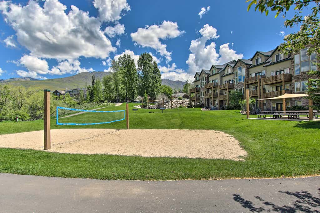 2-Condo Property w/ Mtn Views by Golf & Ski Resort