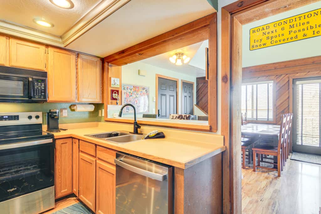 Mtn-View Condo w/ Trail Access in Brian Head