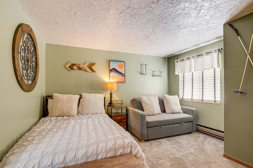 Mtn-View Condo w/ Trail Access in Brian Head
