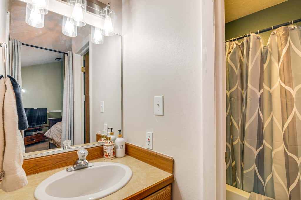 Mtn-View Condo w/ Trail Access in Brian Head