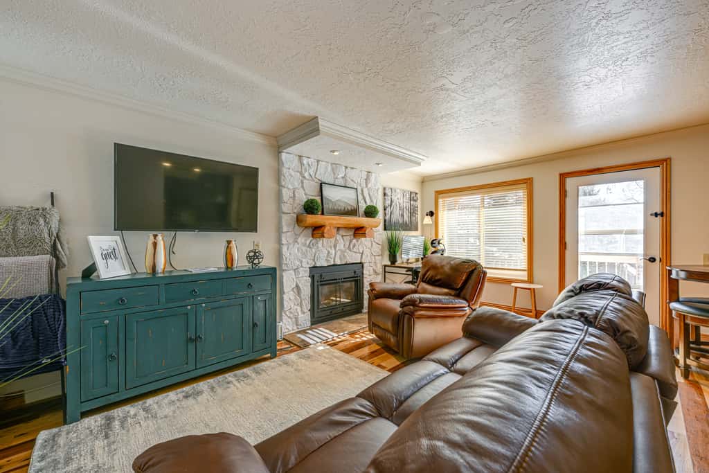 Walk to Giant Steps: Mtn Retreat w/ Hot Tub Access