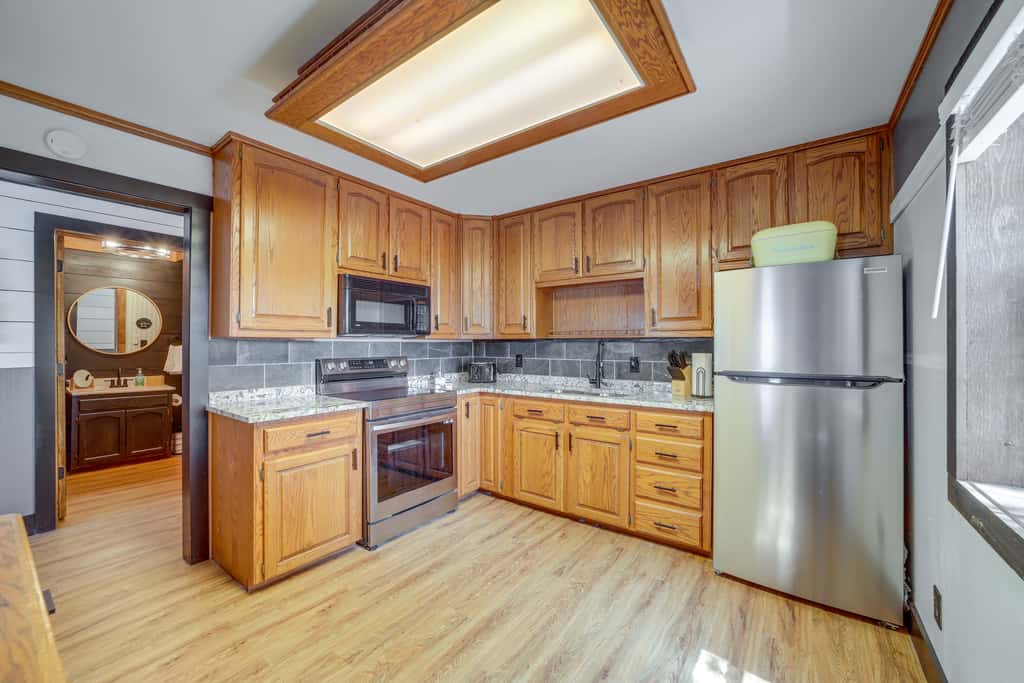 Private Hot Tub & Dock: Lakefront Grove Retreat!
