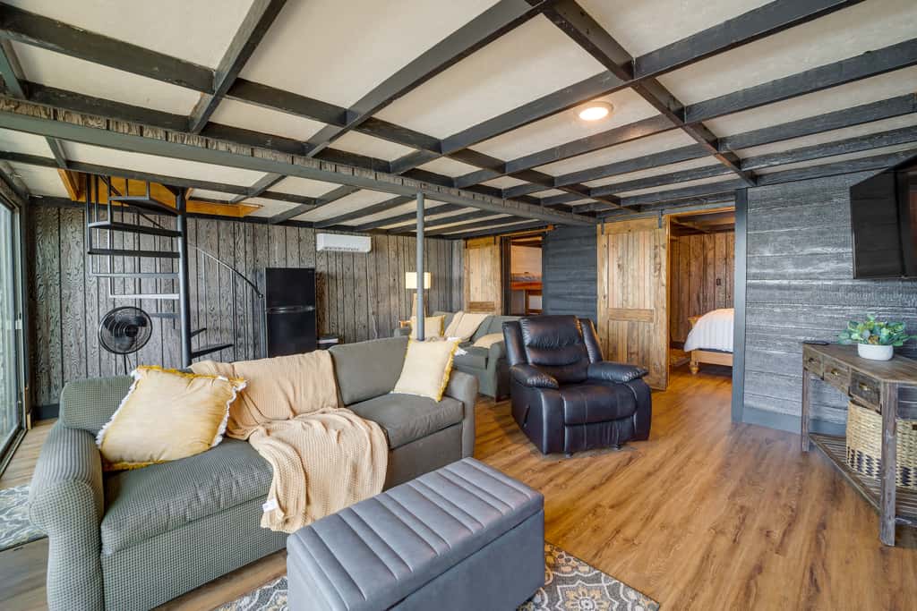 Private Hot Tub & Dock: Lakefront Grove Retreat!