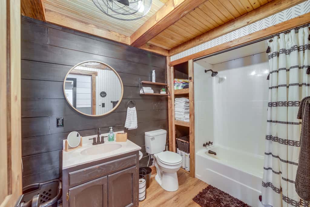 Private Hot Tub & Dock: Lakefront Grove Retreat!