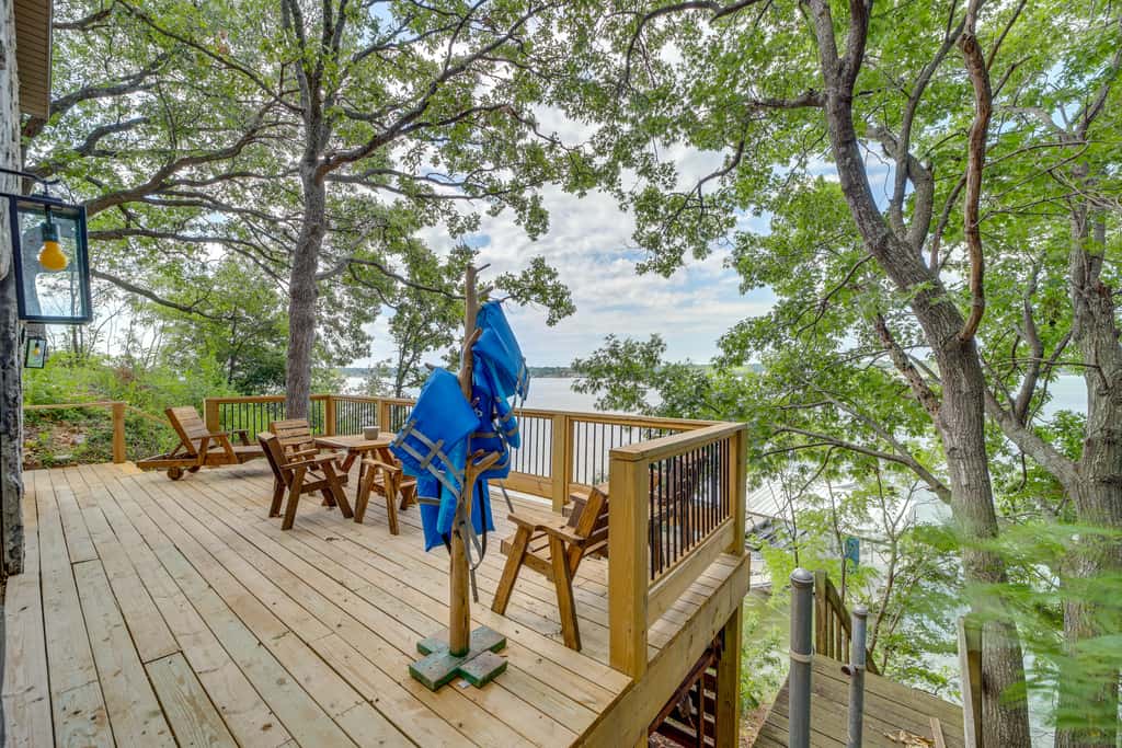 Private Hot Tub & Dock: Lakefront Grove Retreat!