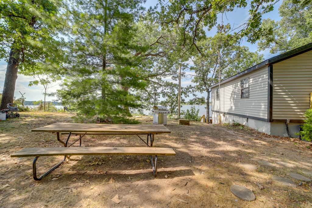 Private Hot Tub & Dock: Lakefront Grove Retreat!