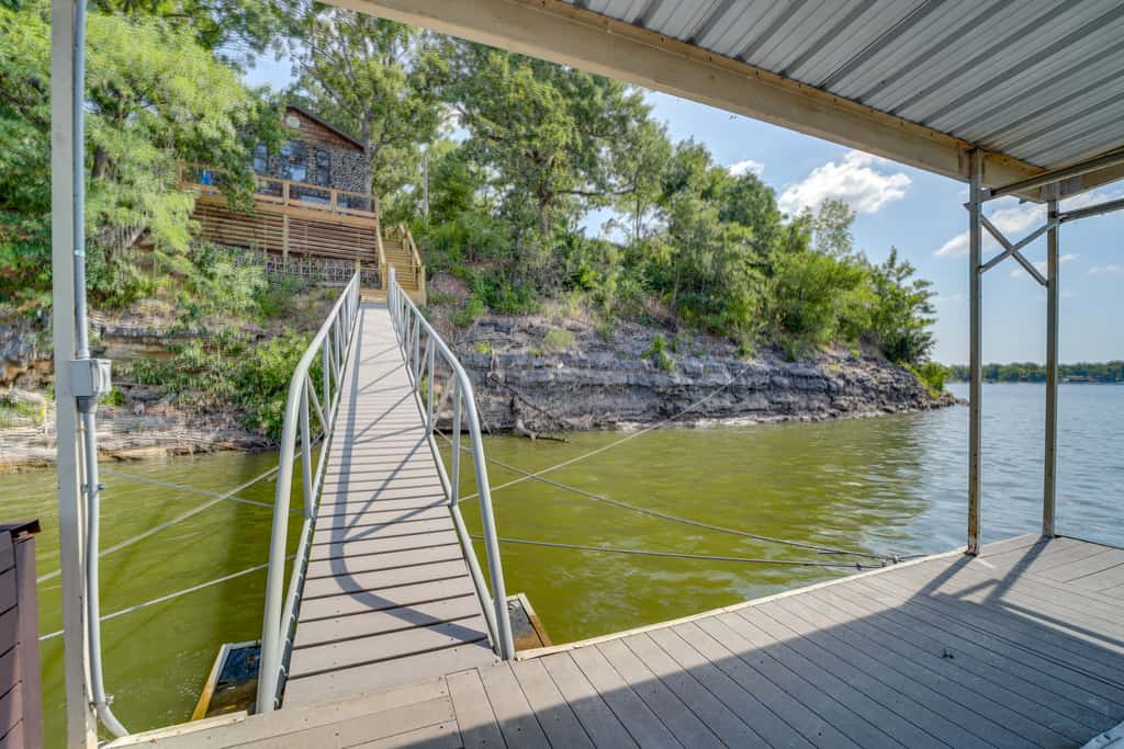 Private Hot Tub & Dock: Lakefront Grove Retreat!