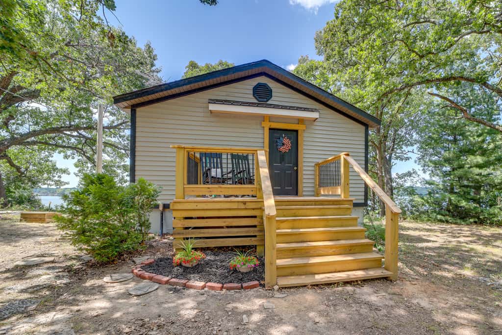 Private Hot Tub & Dock: Lakefront Grove Retreat!