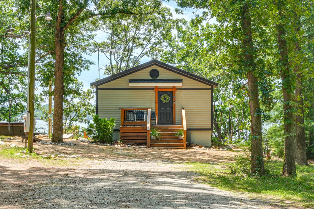 Private Hot Tub & Dock: Lakefront Grove Retreat!