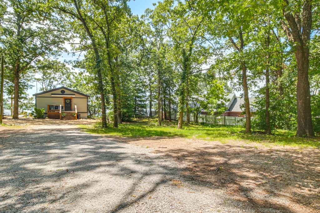 Private Hot Tub & Dock: Lakefront Grove Retreat!