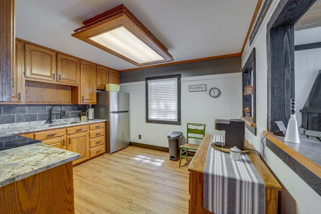 Private Hot Tub & Dock: Lakefront Grove Retreat!