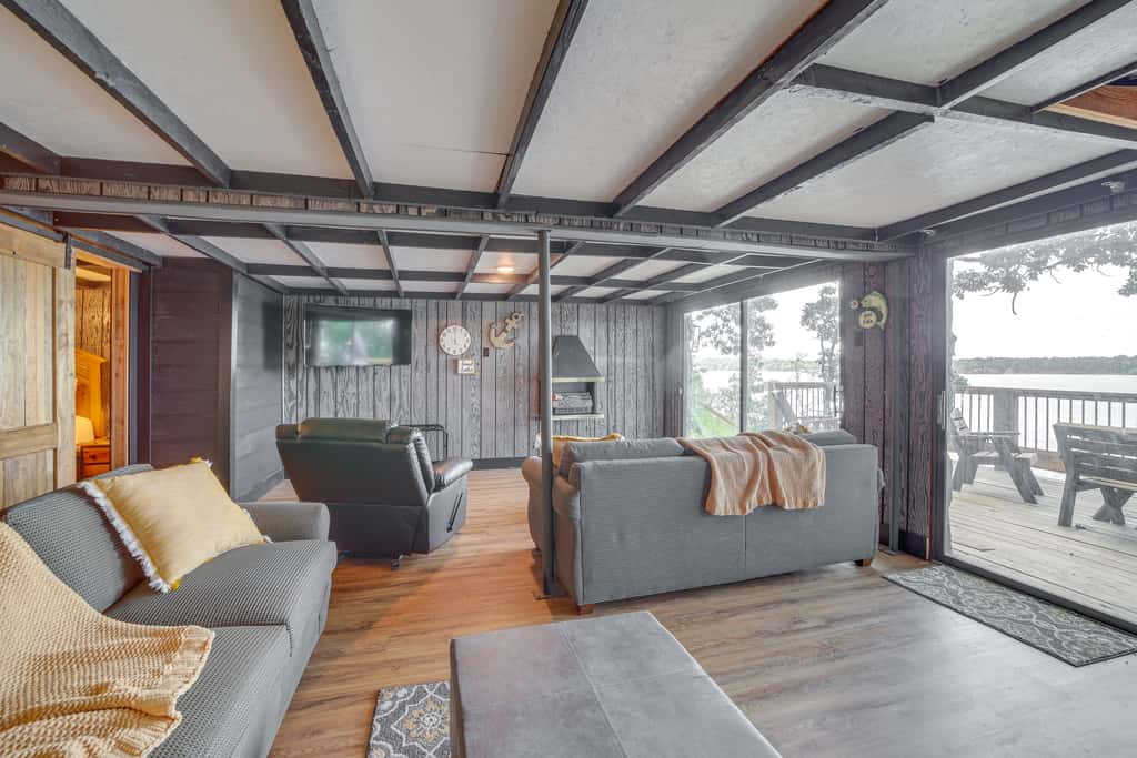 Private Hot Tub & Dock: Lakefront Grove Retreat!