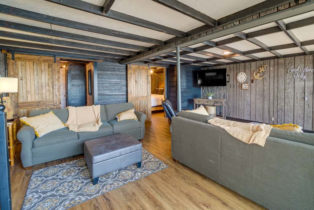 Private Hot Tub & Dock: Lakefront Grove Retreat!