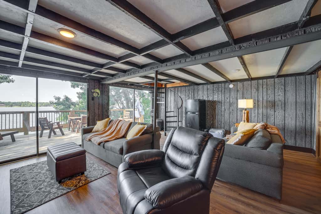 Private Hot Tub & Dock: Lakefront Grove Retreat!