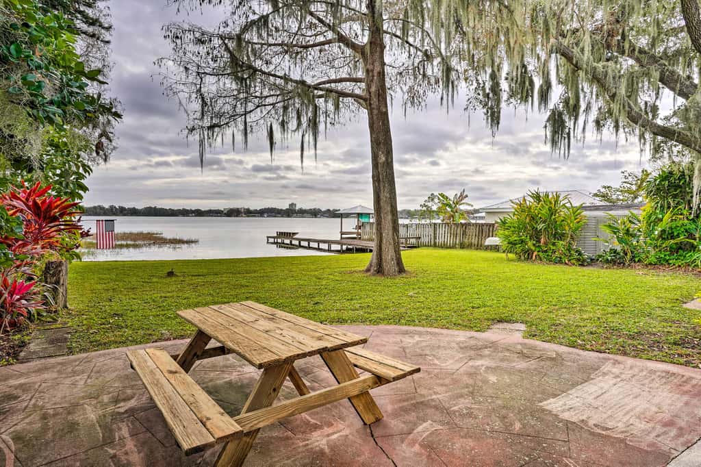 Waterfront Vacation Rental on Lake Mirror!
