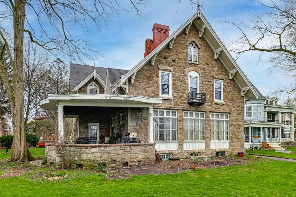 Historic Victorian Cottage, 1 Mi to Niagara Falls