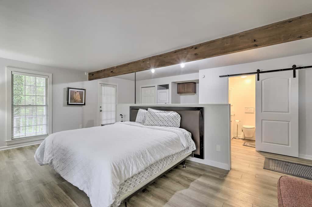 Riverdale Studio ~ 18 Mi to Downtown Atlanta!
