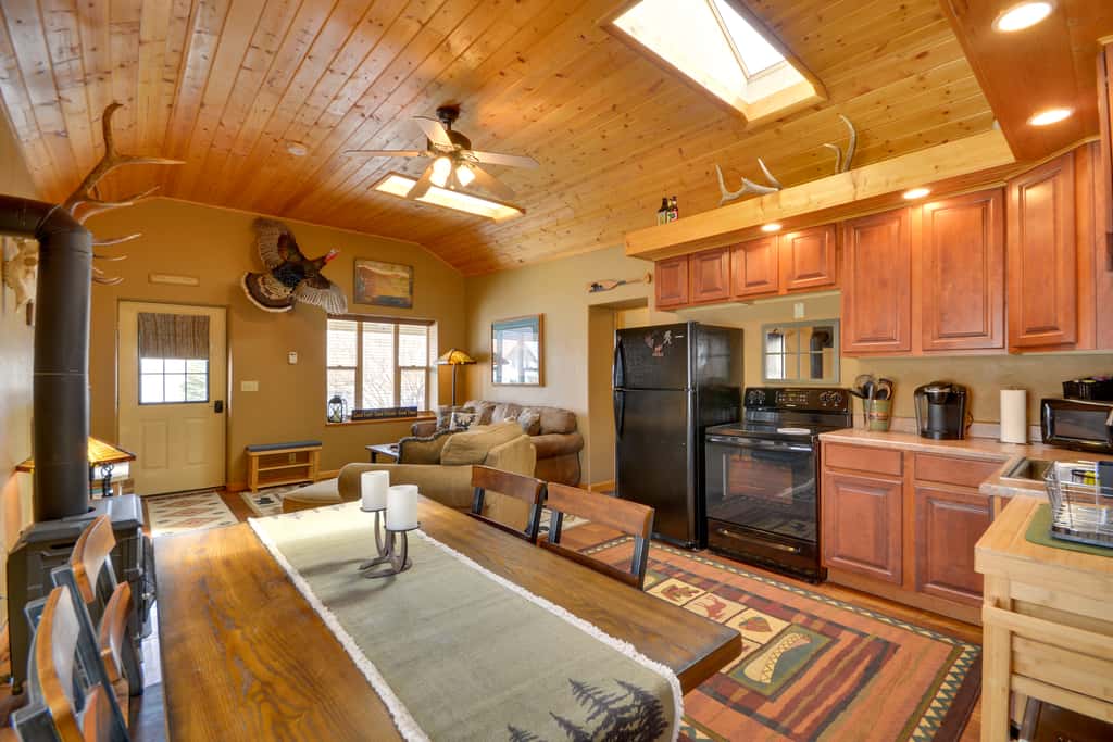 Red Lodge Retreat w/ Hot Tub: 3 Blocks to Downtown