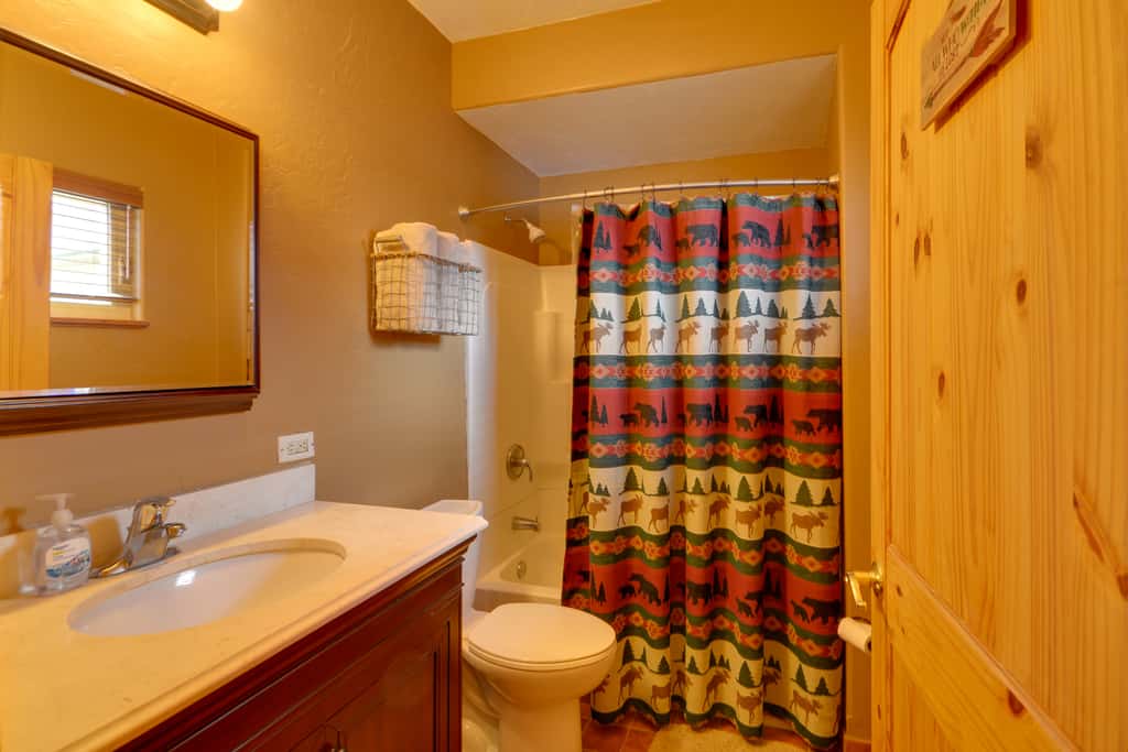 Red Lodge Retreat w/ Hot Tub: 3 Blocks to Downtown