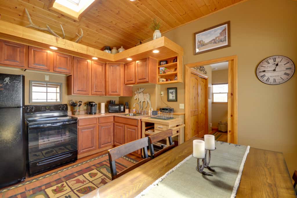 Red Lodge Retreat w/ Hot Tub: 3 Blocks to Downtown