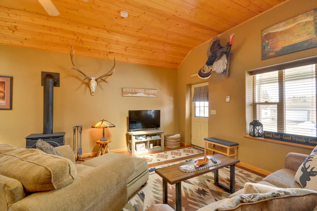 Red Lodge Retreat w/ Hot Tub: 3 Blocks to Downtown