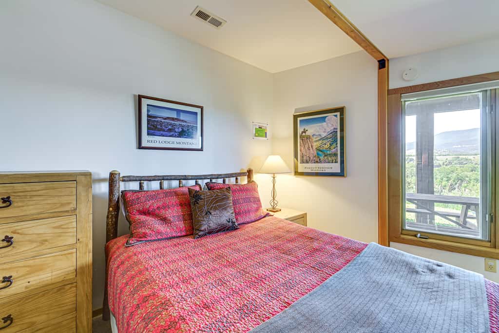 1 Mi to Dtwn Red Lodge: Mtn-View Cabin Getaway