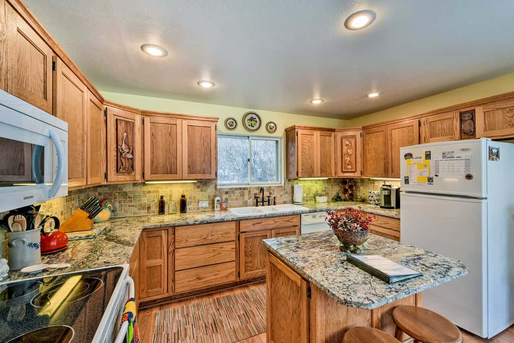 Charming Buena Vista Creekside Home: Walk to Main!