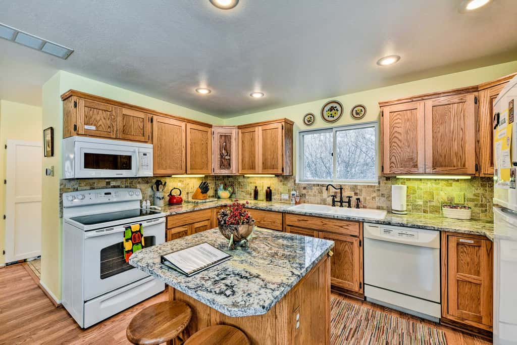 Charming Buena Vista Creekside Home: Walk to Main!