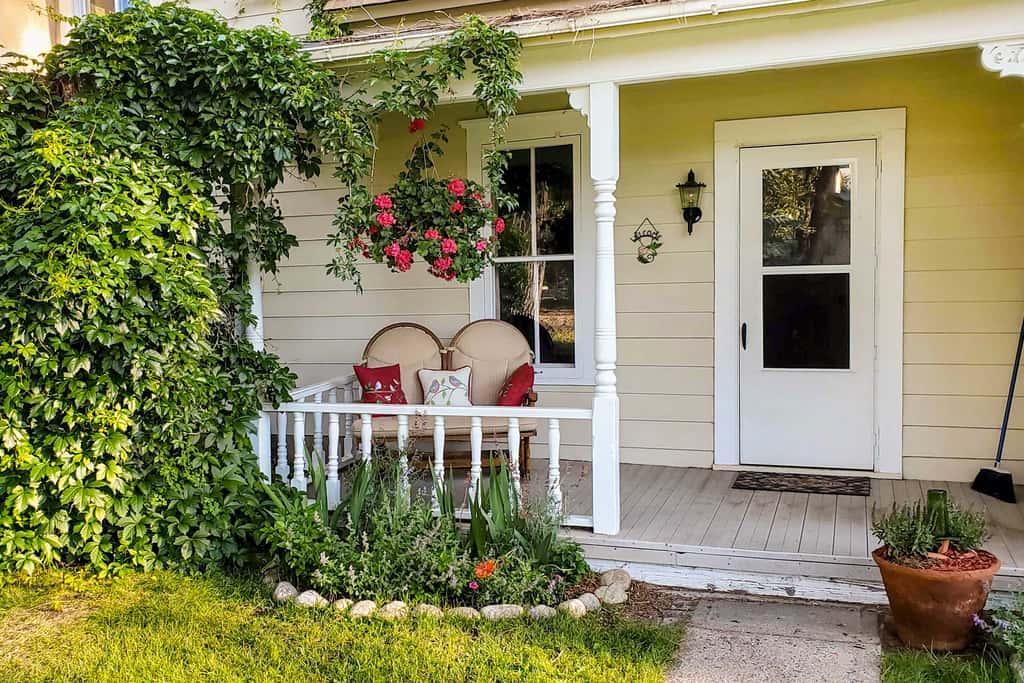 Charming Buena Vista Creekside Home: Walk to Main!