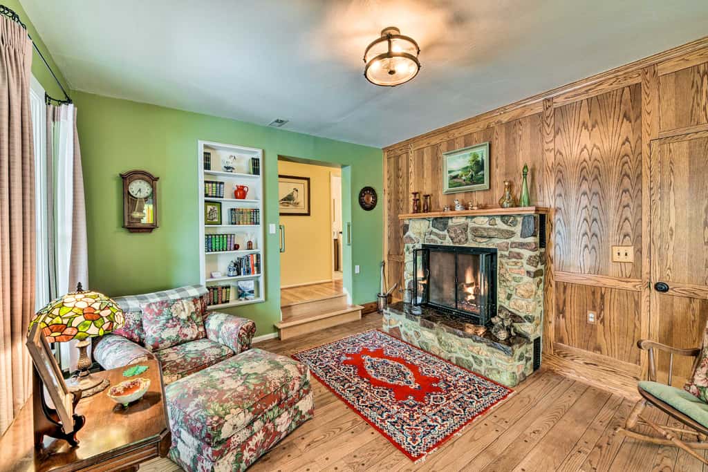 Charming Buena Vista Creekside Home: Walk to Main!