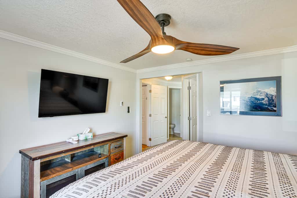 Pet-Friendly Buena Vista Home w/ Yard & Hot Tub!