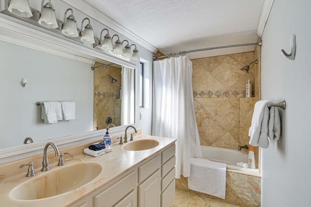 Pet-Friendly Buena Vista Home w/ Yard & Hot Tub!