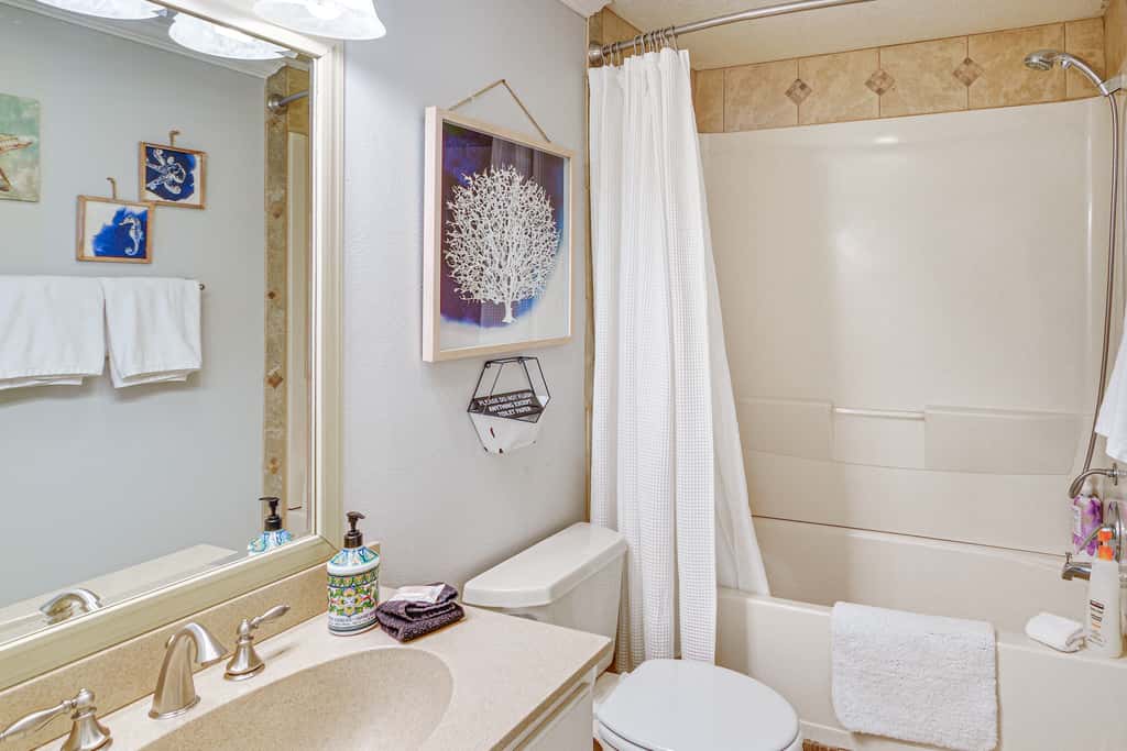 Pet-Friendly Buena Vista Home w/ Yard & Hot Tub!