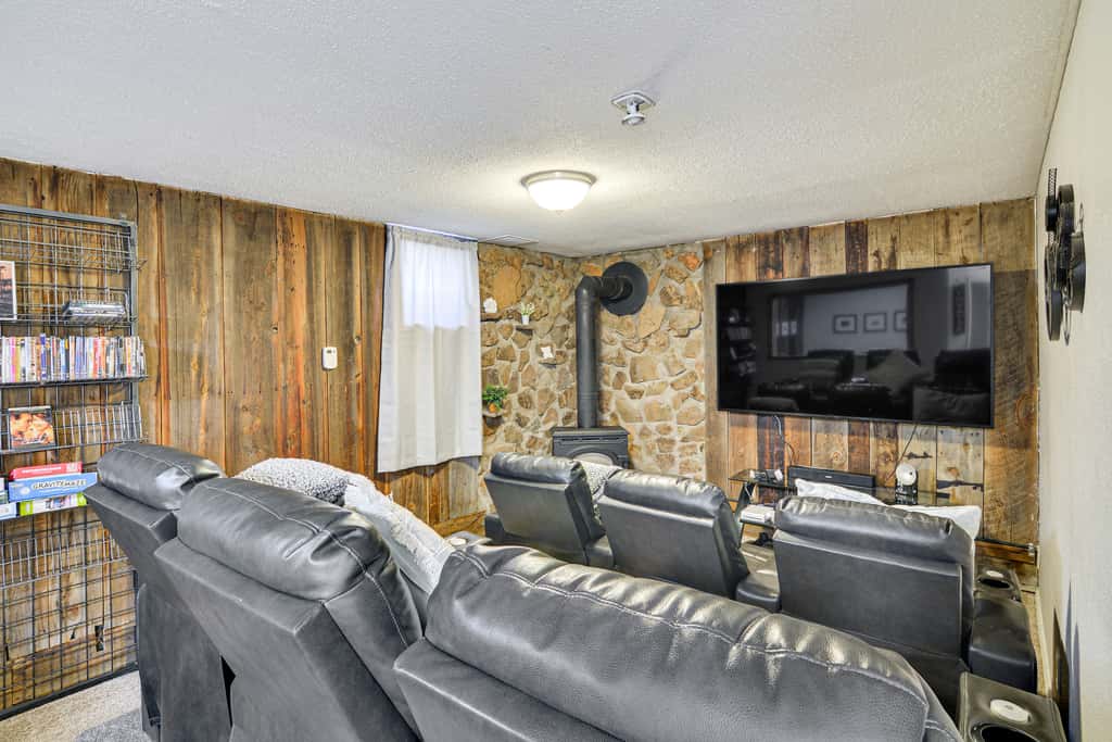 Pet-Friendly Buena Vista Home w/ Yard & Hot Tub!