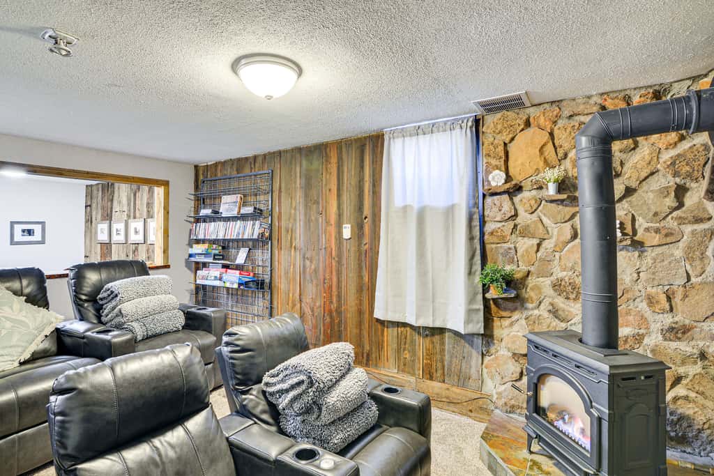 Pet-Friendly Buena Vista Home w/ Yard & Hot Tub!
