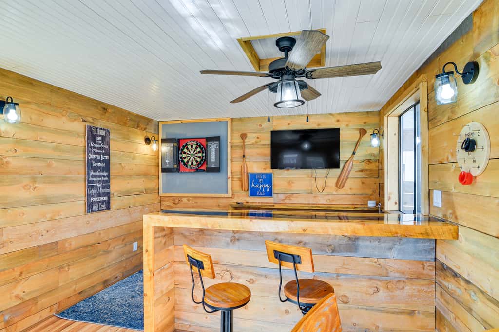 Pet-Friendly Buena Vista Home w/ Yard & Hot Tub!