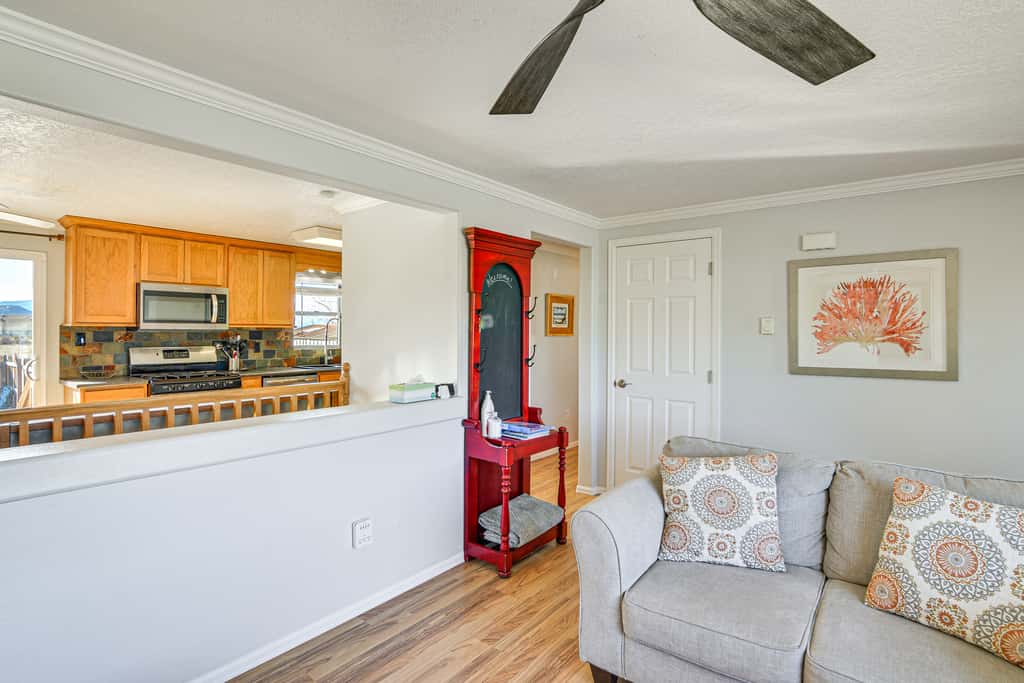 Pet-Friendly Buena Vista Home w/ Yard & Hot Tub!