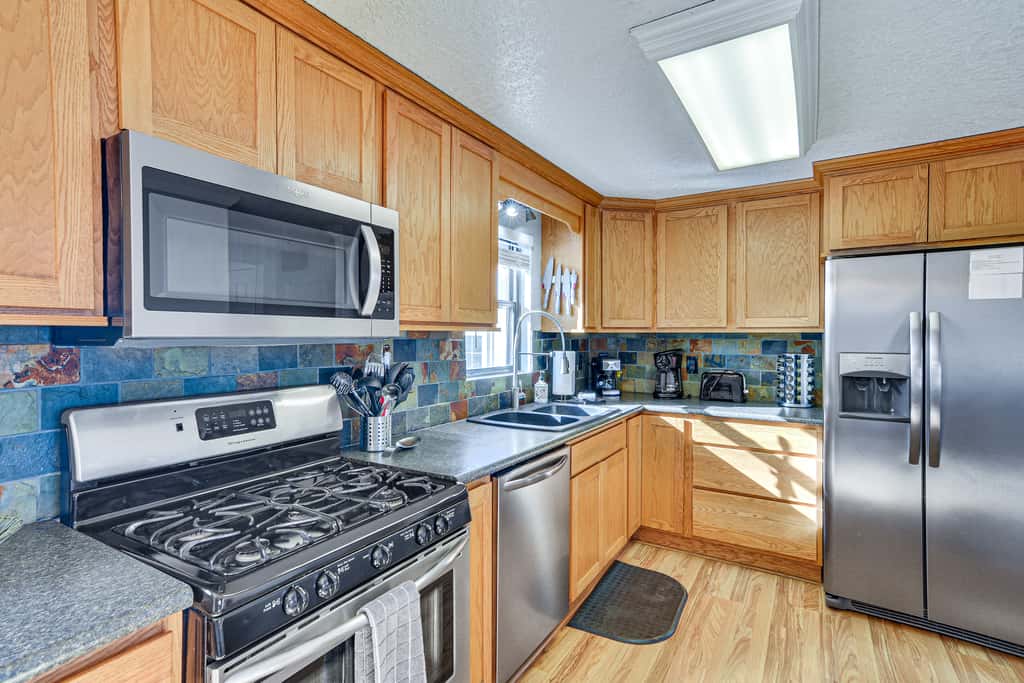 Pet-Friendly Buena Vista Home w/ Yard & Hot Tub!