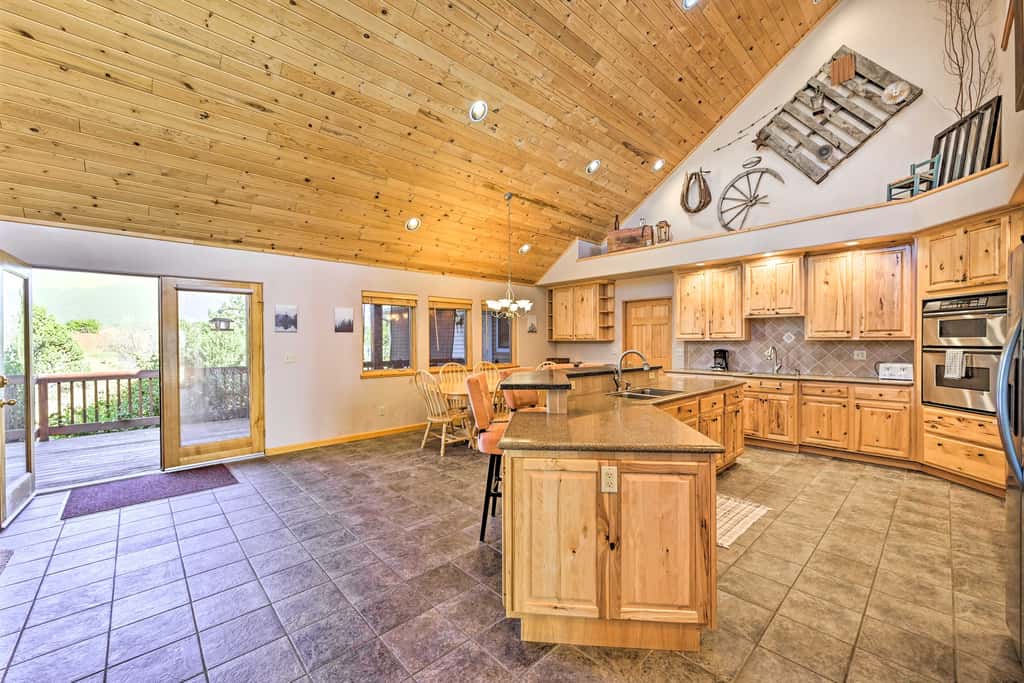 Charming, Spacious & Pet-Friendly Buena Vista Home