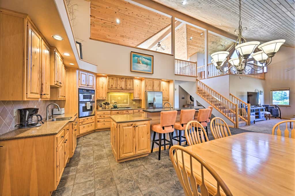 Charming, Spacious & Pet-Friendly Buena Vista Home